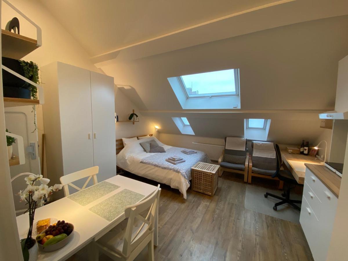Logies-M Comfort Studios Inc Bikes B&B Oostende Bagian luar foto