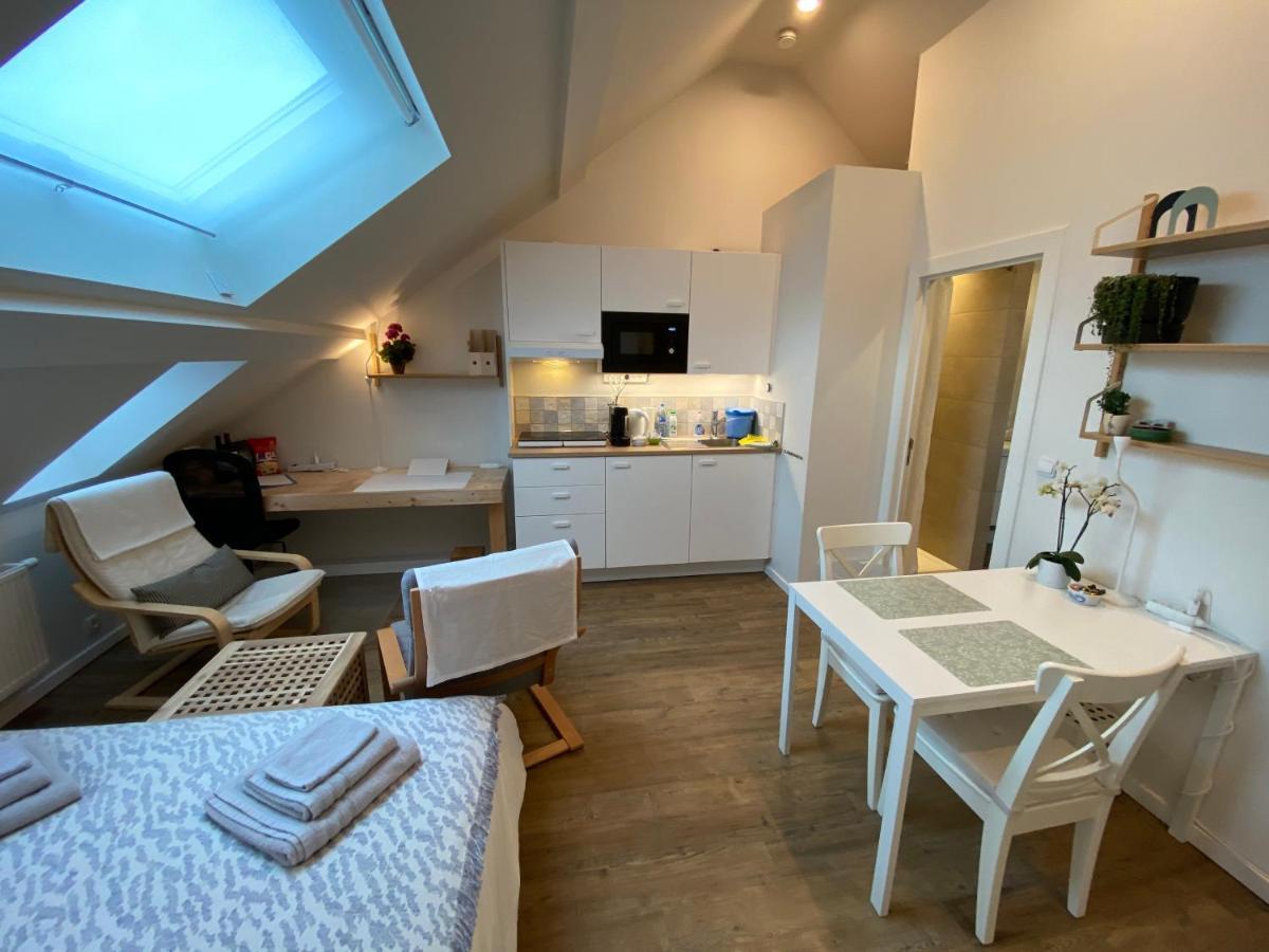 Logies-M Comfort Studios Inc Bikes B&B Oostende Bagian luar foto