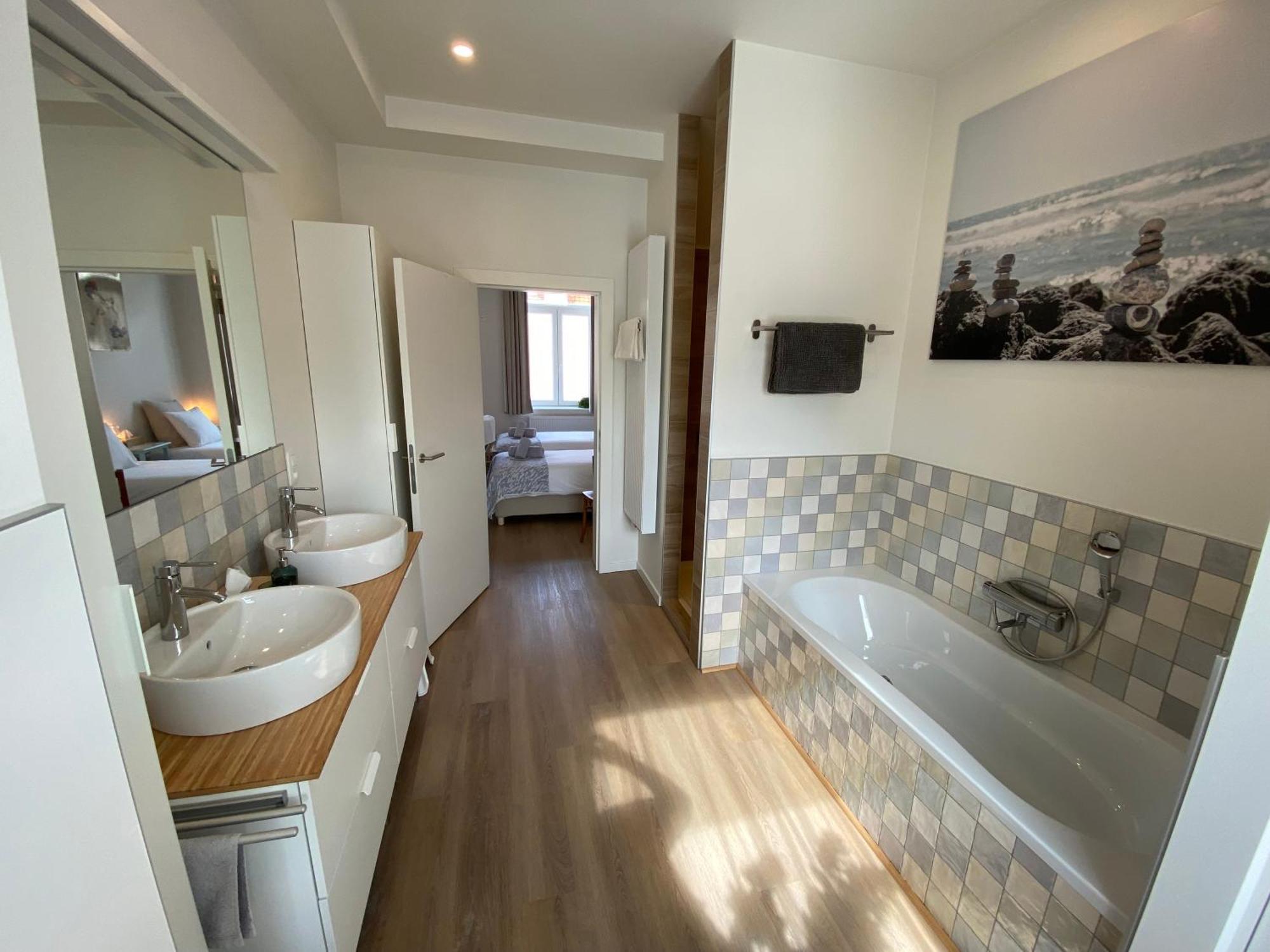 Logies-M Comfort Studios Inc Bikes B&B Oostende Bagian luar foto