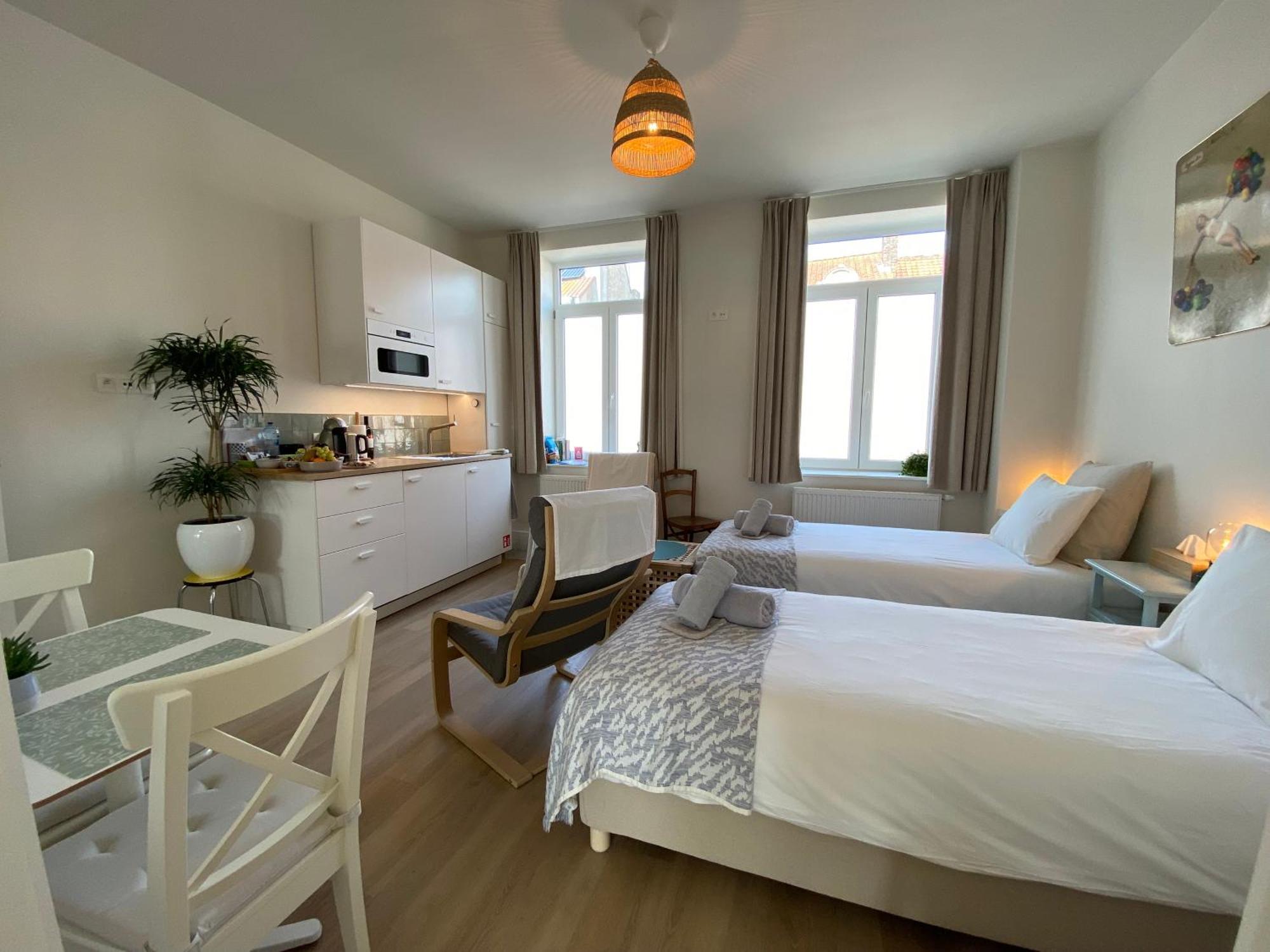 Logies-M Comfort Studios Inc Bikes B&B Oostende Bagian luar foto