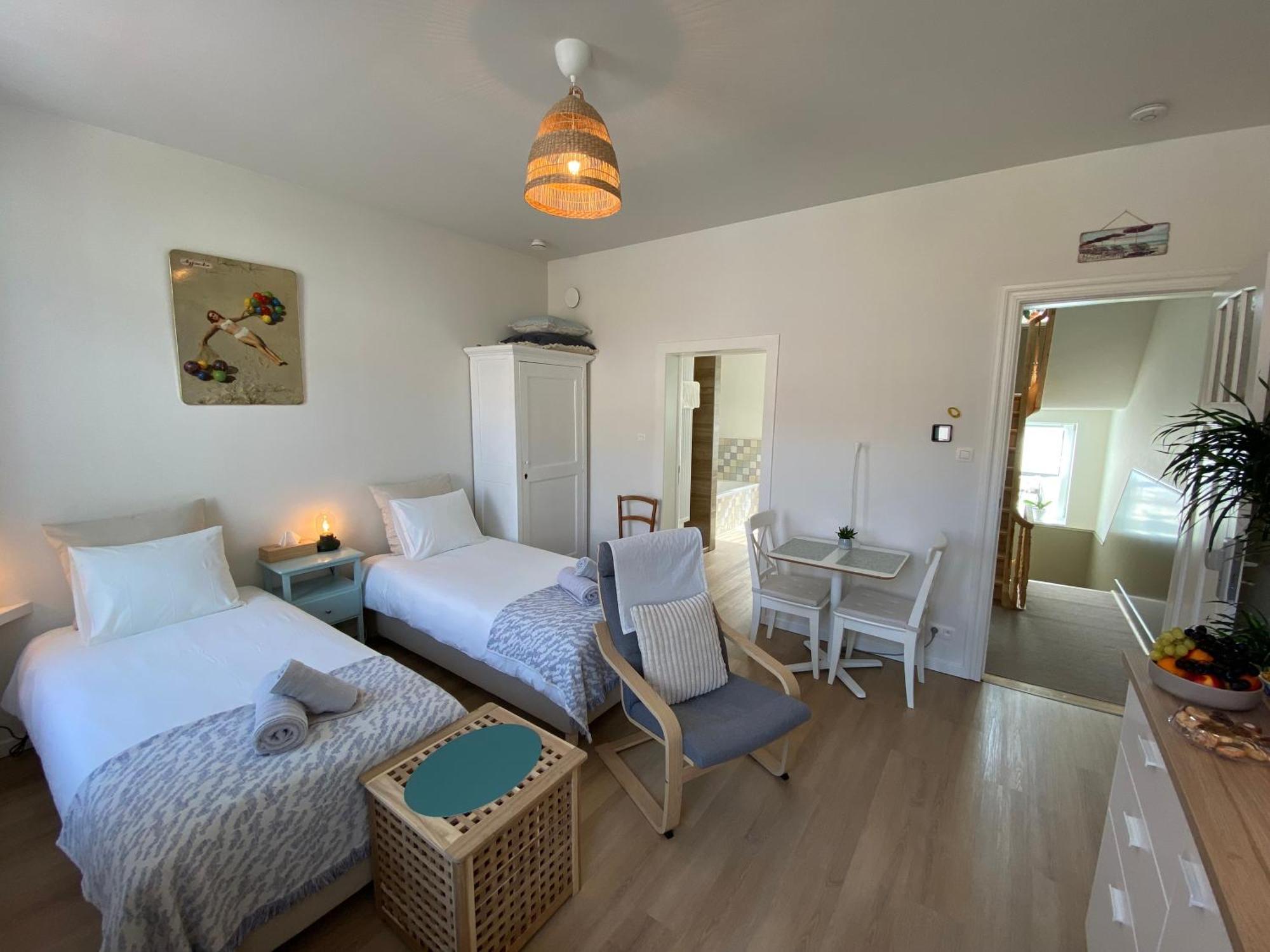 Logies-M Comfort Studios Inc Bikes B&B Oostende Bagian luar foto