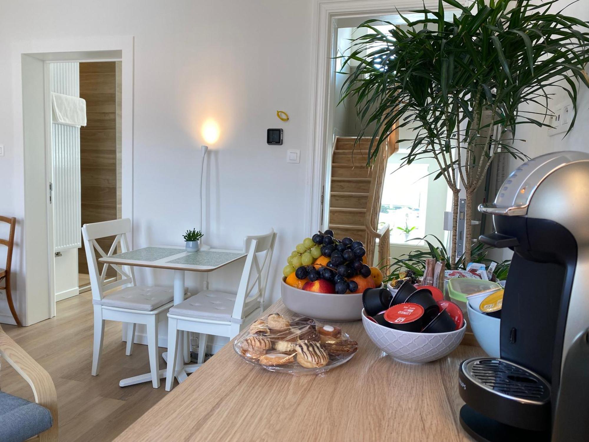 Logies-M Comfort Studios Inc Bikes B&B Oostende Bagian luar foto